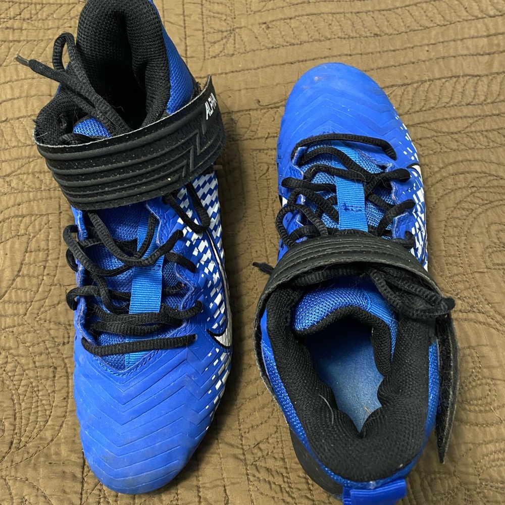 Boy’s Nike Alpha Football cleats Blue size 6